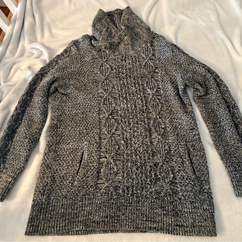 L. L. Bean Women's Signature Gray
Cotton Funnel neck Sweater SIZE
Medium $25.00